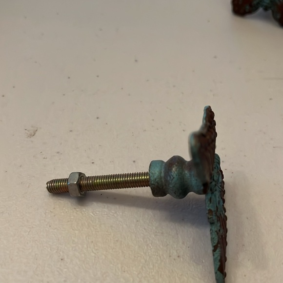 Butterfly drawer knobs 4 like new - Picture 4 of 5